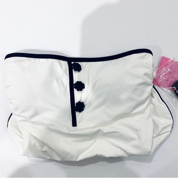 Kate Spade Texture Classic Bandeau
Swimsuit with signature spade buttons NWT - Picture 5 of 9